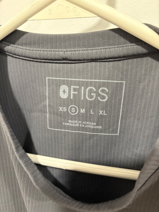 FIGS women's long-sleeve performance top - Picture 4 of 8